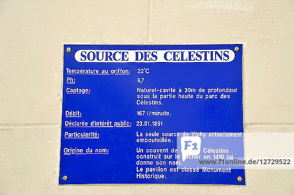 Frankreich  Region Auvergne  Departement Allier  Stadt Vichy  Informationen im Gebäude der Thermalquelle Source des Celestins  natürliches Mineralwasser.