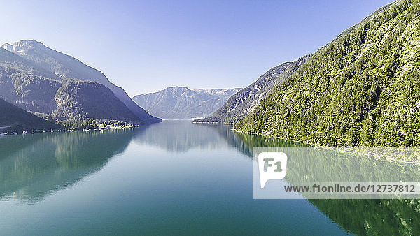 Austria  Tyrol  Lake Achensee in the morning  View to Klobenjoch  Hochiss and Seekarspitze