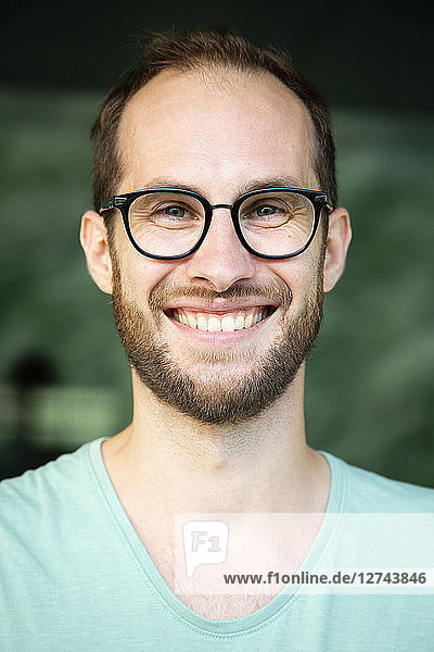 Portrait of happy man wearing glasses