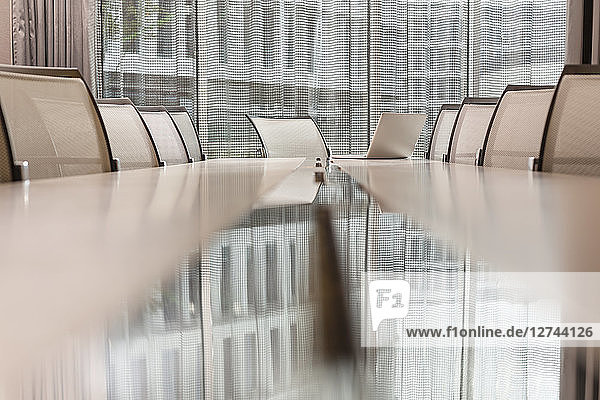 Poland  Warzawa  conference table with reflection of facade at hotel