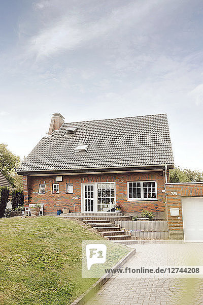 One-family house with garden and driveway