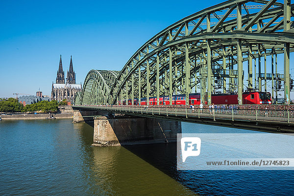 Hohenzollernbrücke und Kölner Dom, Köln, Nordrhein-Westfalen, Deutschland, Europa
