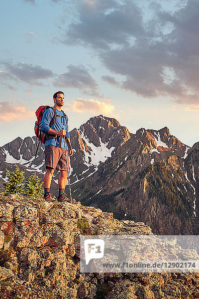 Wanderer auf Berggipfel  Mount Sneffels  Ouray  Colorado  USA