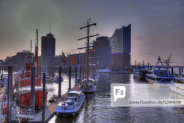 Elbphilharmonie und Hanseatic Trade Center  HafenCity  Hamburg  Deutschland  Europa