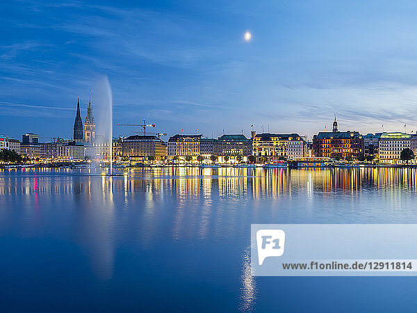 Germany  Hamburg  Inner Alster with Alster fountain in the evening