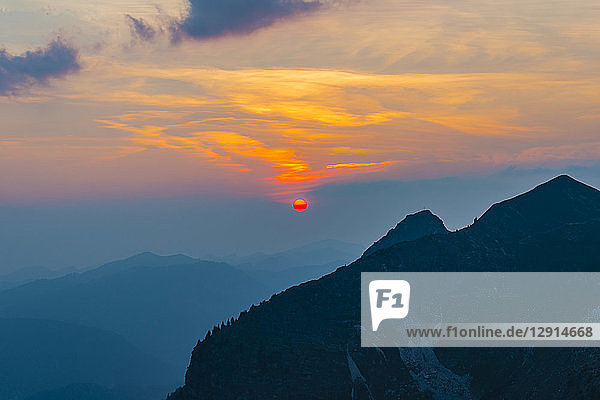 Germany  Bavaria  Allgaeu  Allgaeu Alps  View from Zeigersattel at Nebelhorn at sunset