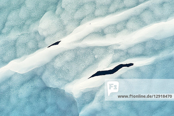 Ein blauer Eisberg  der von einem Gletscher in der Le Conte Bay im Südosten Alaskas  USA  gekalbt ist