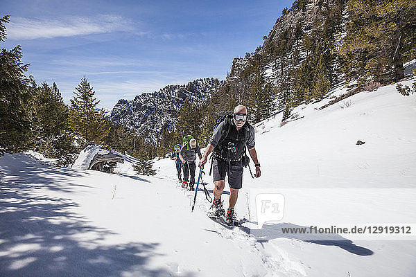 Gruppe von Bergsteigern auf dem Weg zum Donaldson Peak in der Lost River Mountain Range  Idaho  USA