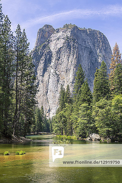 Cathedral Rocks vom Yosemite Valley  UNESCO-Welterbe  Kalifornien  Vereinigte Staaten von Amerika  Nordamerika