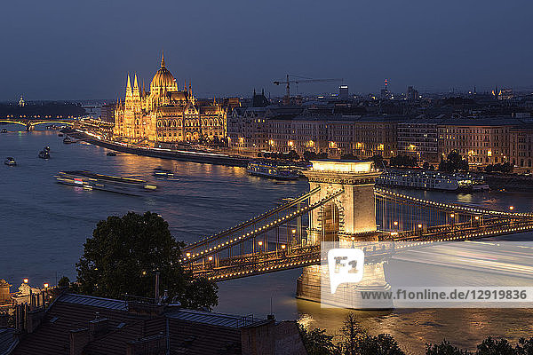River Danube at night with Chain Bridge and Hungarian Parliament  UNESCO World Heritage Site  Budapest  Hungary  Europe