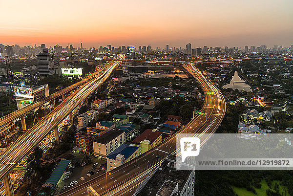Sonnenuntergang vom Aussichtspunkt der Stadt  Bangkok  Thailand  Südostasien  Asien