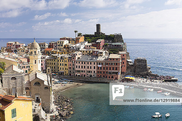 Vernazza on a sunny day  Cinque Terre  UNESCO World Heritage Site  Liguria  Italy