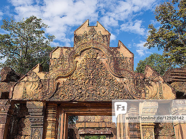 The terracotta-colored sandstone temple of Banteay Srei  Angkor  UNESCO World Heritage Site  Siem Reap  Cambodia  Indochina  Southeast Asia  Asia