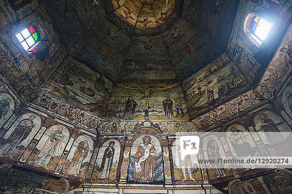 Schöne Malereien in der hölzernen St.-Georgs-Kirche  UNESCO-Welterbe  Drohobytsch  Ukraine