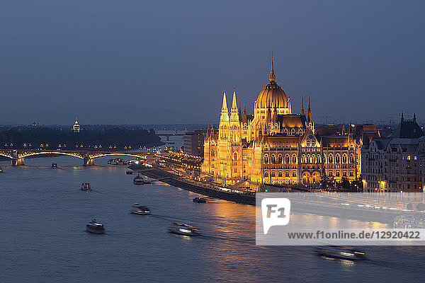 Hungarian Parliament at night on the River Danube  UNESCO World Heritage Site  Budapest  Hungary  Europe