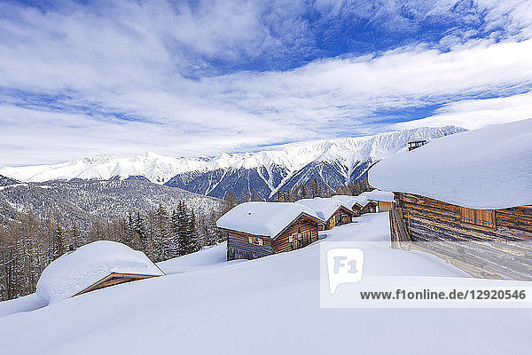Typische Almhütten  Wiesner Alp  Davoser Wiesen  Albulatal  Bezirk Prattigau/Davos  Kanton Graubünden  Schweiz