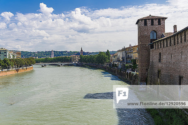 River view with bridge and Castelvecchio castle  a Middle Ages red brick castle on the right bank of River Adige  Verona  Veneto  Italy  Europe