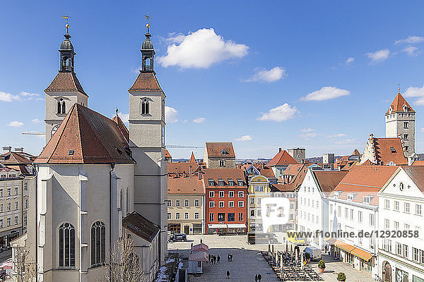 Stadtansicht mit der Neupfarrkirche am Neupfarrplatz  Regensburg  Bayern  Deutschland