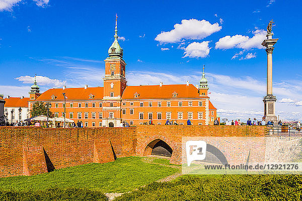Das Königsschloss und die Sigismund-Säule auf dem Schlossplatz (Plac Zamkowy)  Altstadt  UNESCO-Weltkulturerbe  Warschau  Polen
