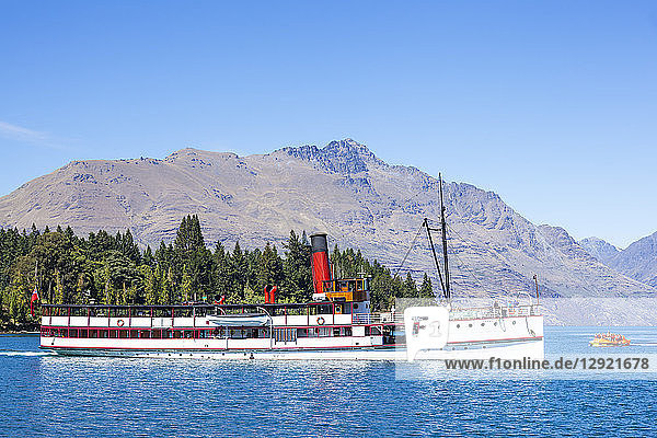 TSS Earnslaw Cruise Steamship and Cecil Peak on Lake Wakatipu  Queenstown  Otago  South Island  New Zealand  Pacific
