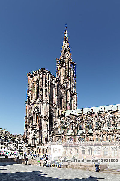 Place de la Cathedrale und Straßburger Münster Notre Dame  UNESCO-Weltkulturerbe  Straßburg  Elsass  Frankreich  Europa