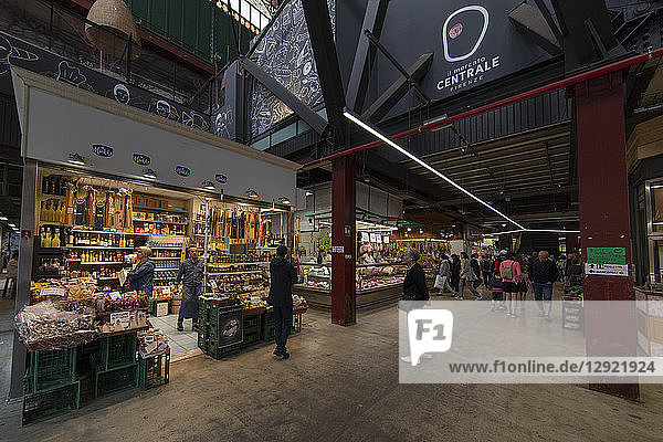 Der zentrale Markt (Mercato Centrale) in Florenz  Toskana  Italien
