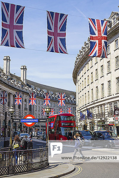 Gewerkschaftsfahnen in der Regent Street  London  W1  England  Vereinigtes Königreich