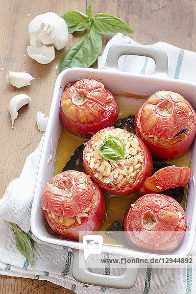 Roasted tomatoes filled with rice