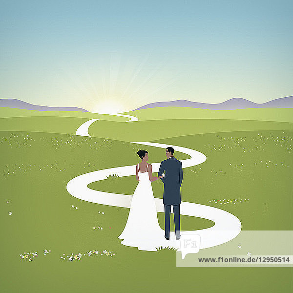 Brautschleppe formt den Weg für Ehepaar