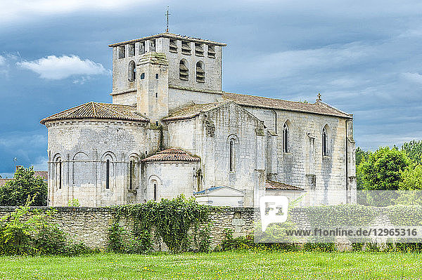Frankreich  Gironde  Vallee de l'Isle  Saint-Denis-de-Pile  Romanische Kirche