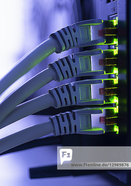 Cyberattacke - Netzwerkkabel