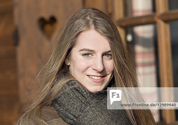 Frau mit Schal  Porträt