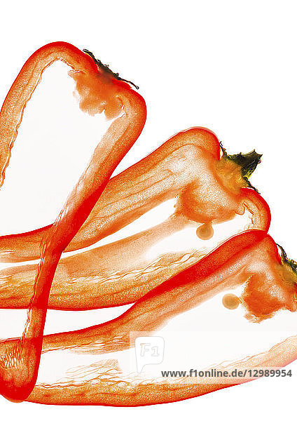 Hauchdünne Scheiben einer roten Paprika