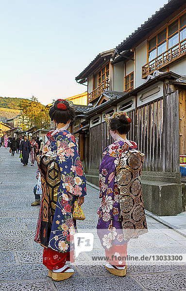 Geishas wearing kimonos in Gion  Kyoto  Japan