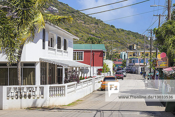 Die Hauptstraße in Clifton  Union Island  Die Grenadinen  St. Vincent und die Grenadinen  Westindische Inseln  Karibik
