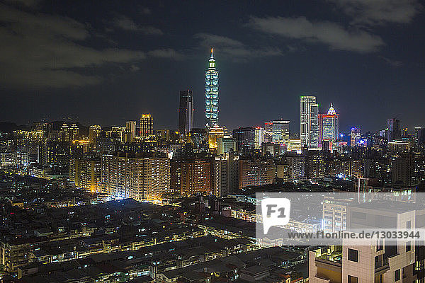 City skyline and Taipei 101 building  Taipei  Taiwan