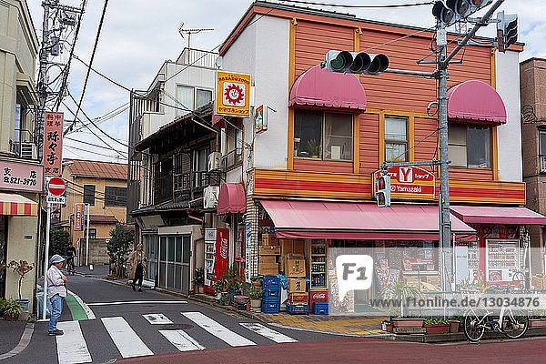 Geschäfte in Tokios traditionellem Stadtteil Yanaka  Tokio  Japan