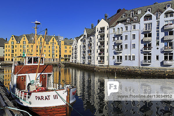 Inner Harbor  Alesund City  More og Romsdal County  Norway  Scandinavia