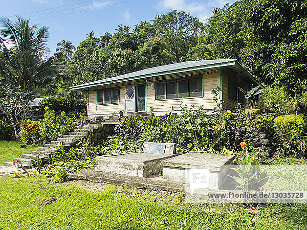 Ein Familienhaus in der Stadt Lufilufi auf der Insel Upolu  Samoa  Südpazifische Inseln