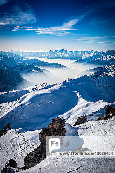 Schneebedeckte Alpen  Davos Platz  Graubünden  Schweiz