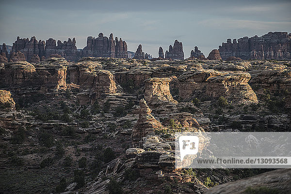 Idyllischer Blick auf die Felsformationen im Canyonlands-Nationalpark