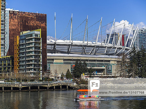 Eigentumswohnungen und BC Place; Vancouver  British Columbia  Kanada