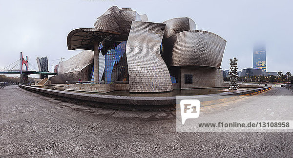 Fischaugenansicht des Guggenheim-Museums Bilbao