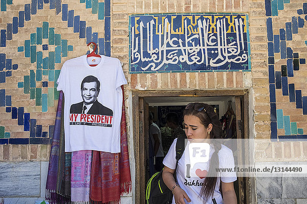 Usbekistan  Samarkand  Präsidenten-T-Shirt