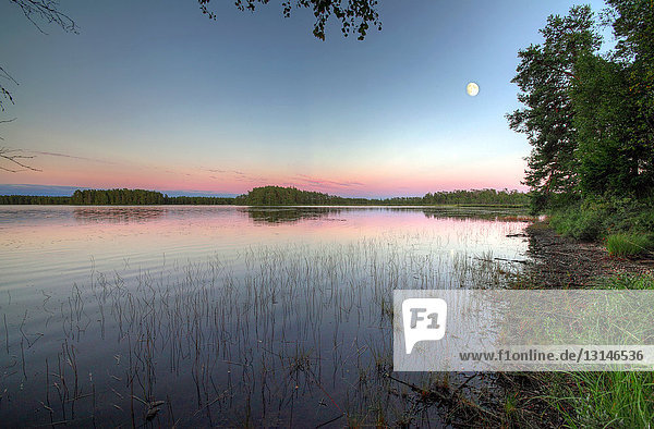 Sonnenuntergang Karahulter See Smaland Schweden Europa