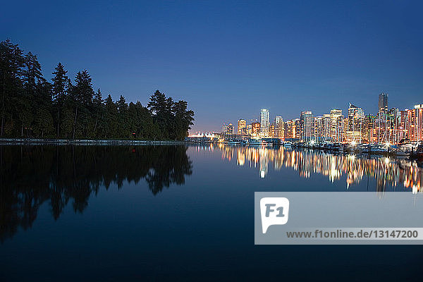 Die Skyline von Vancouver vom Stanley Park aus