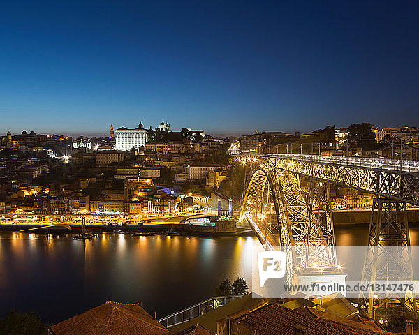 Dom-Luis-Brücke bei Nacht  Porto  Portugal