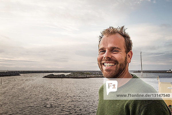 Porträt eines lächelnden Mannes  Andenes  Norwegen