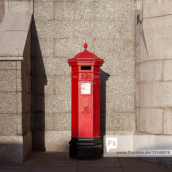 Roter Briefkasten  London  UK