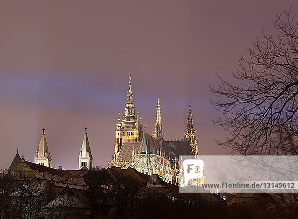 Kathedrale bei Nacht beleuchtet